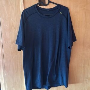 Lululemon men’s metal vent tech T-shirt, navy blue large